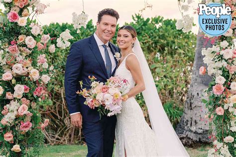 Dane Cook Marries Kelsi Taylor in Hawaii Wedding Ceremony ...